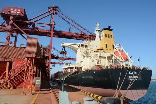 寒冬散煤需求暴涨，中澳港口散货船拥堵严重配图
